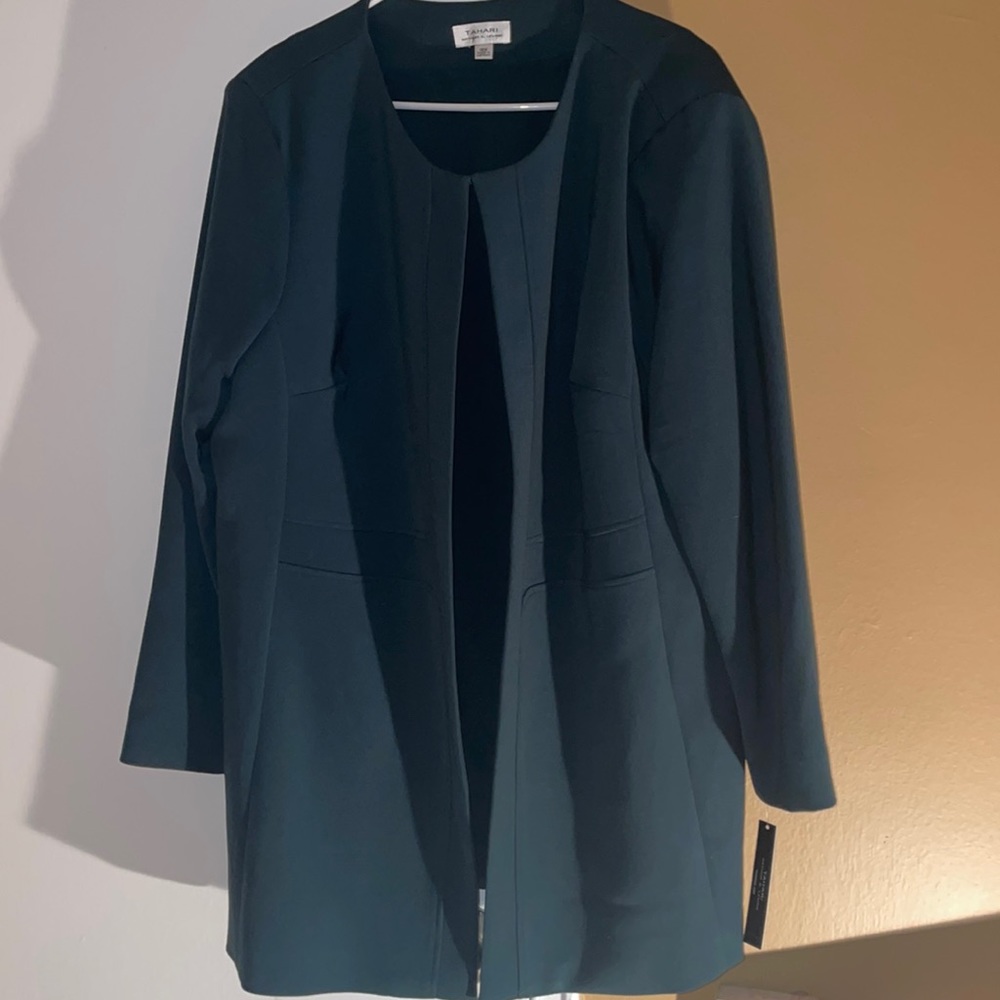 TAHARI (NWT) Hunter green open jacket. Size 18W.